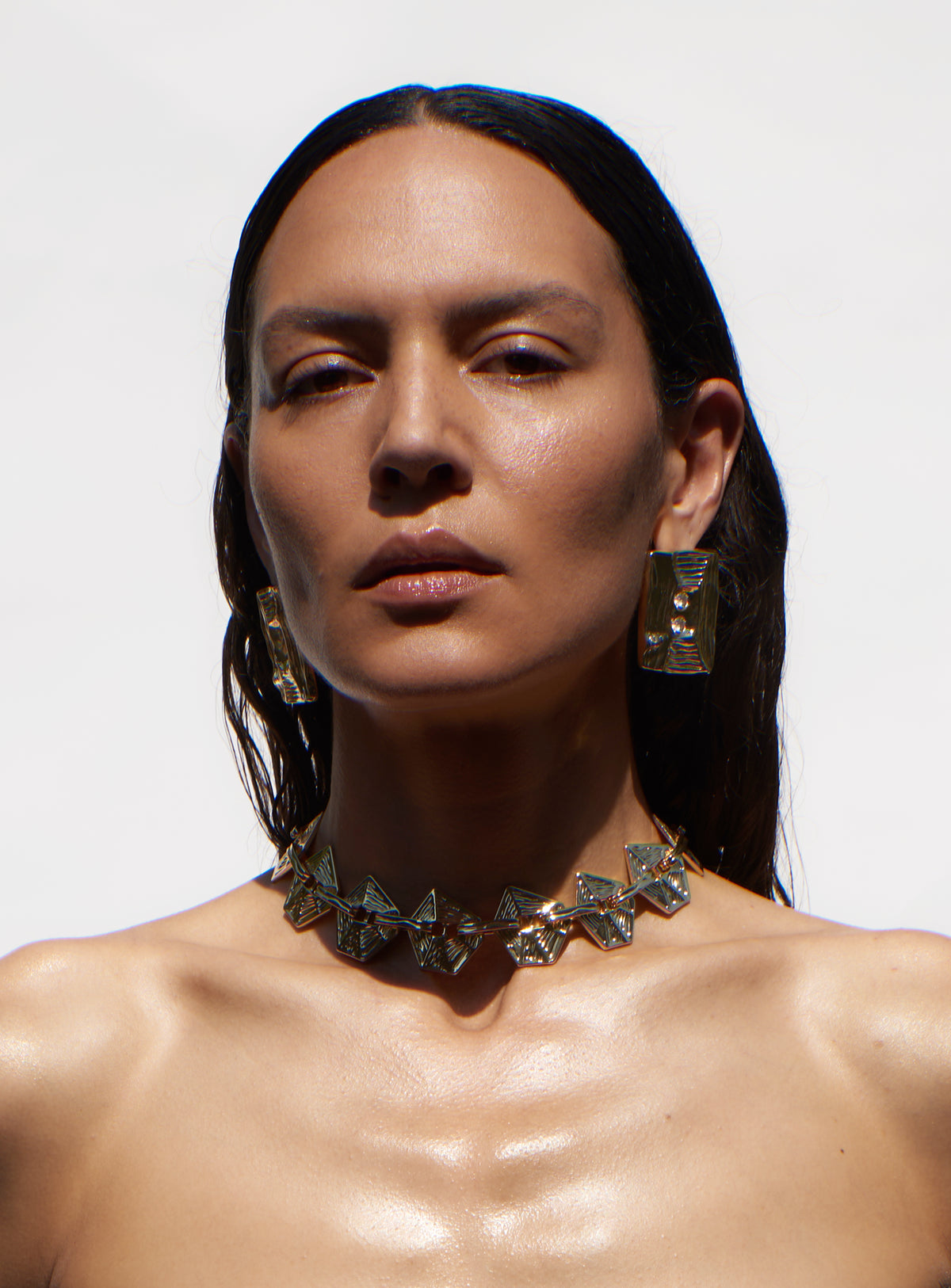 Amadio earrings in sculptural brass with zirconia
