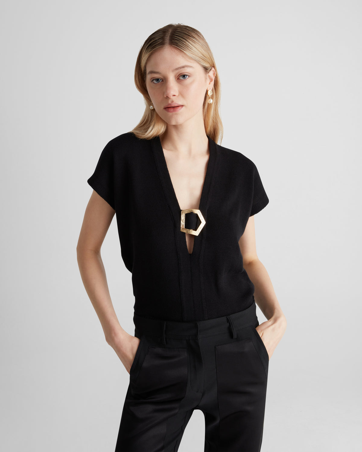 Kooning top in a cashmere blend with a sculptural V-neck