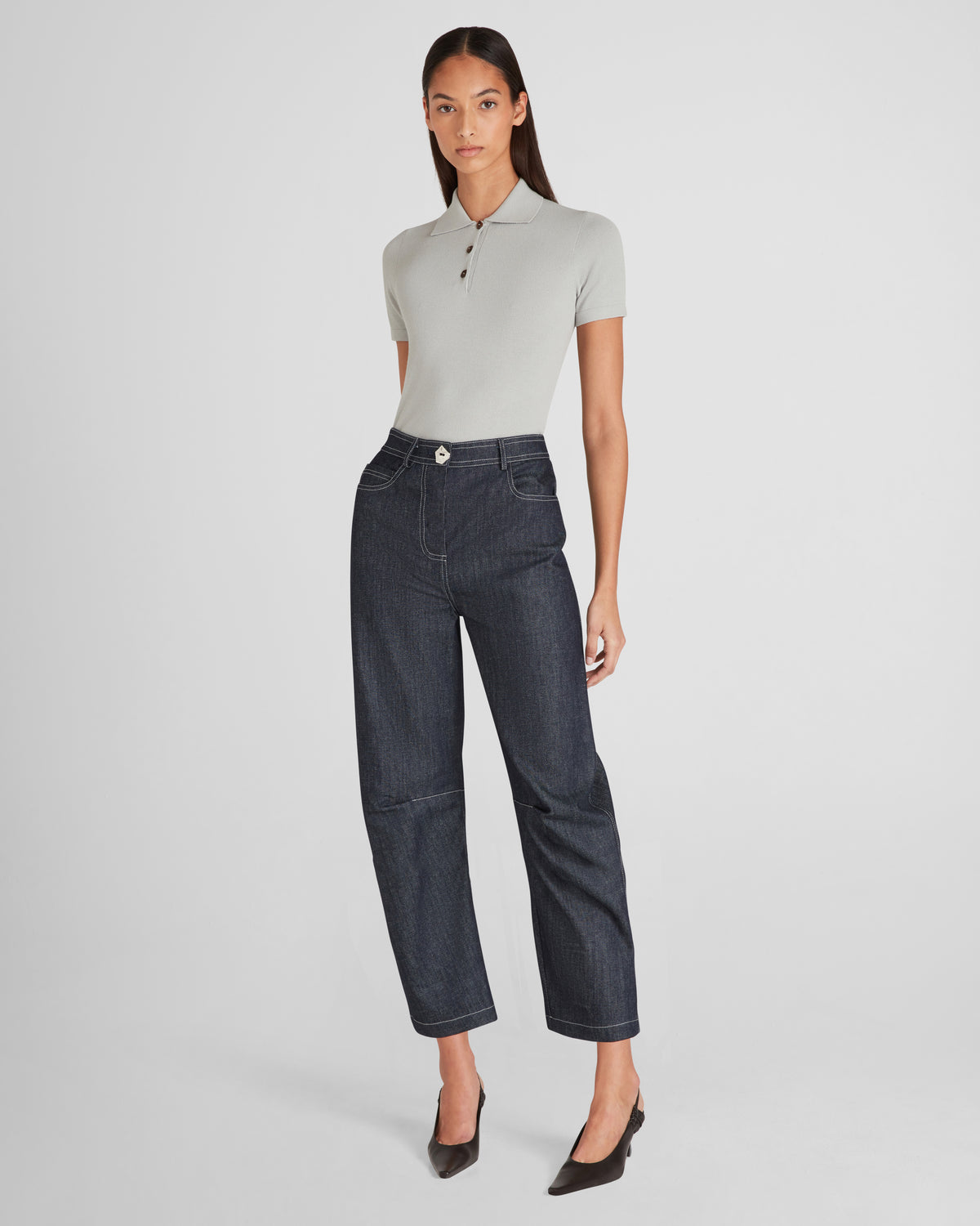 Andy jeans in organic denim with a sculptural barrel leg