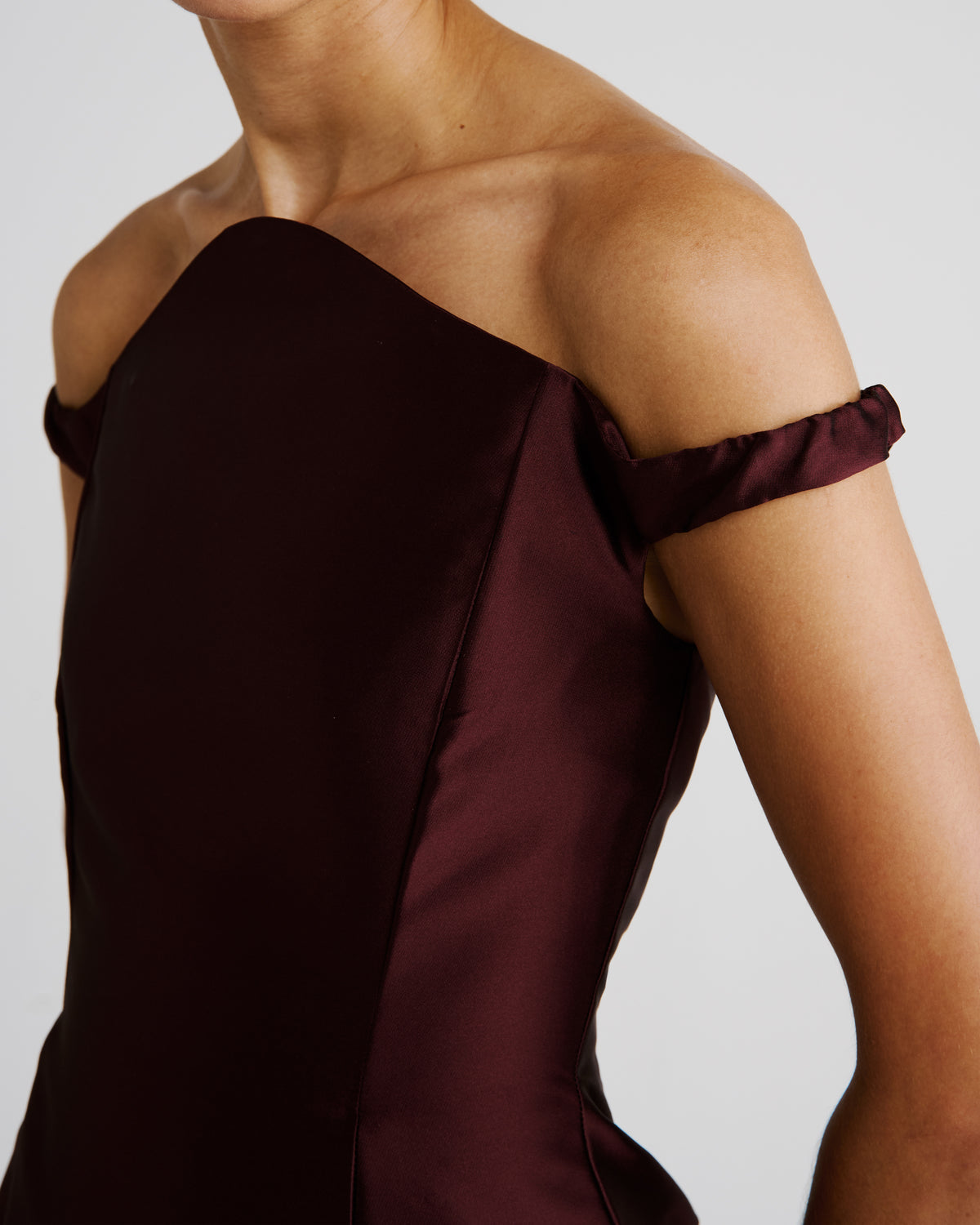 Finali Dress in burgundy Silk Mikado