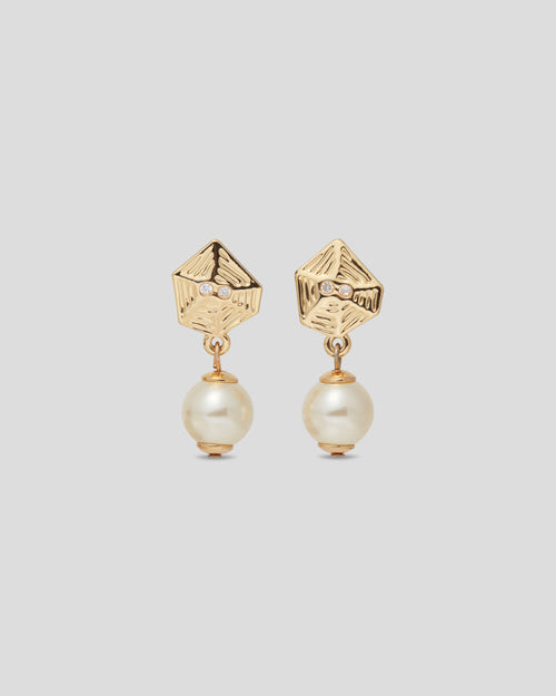 Almodóvar earrings of sculptural form with faux pearls