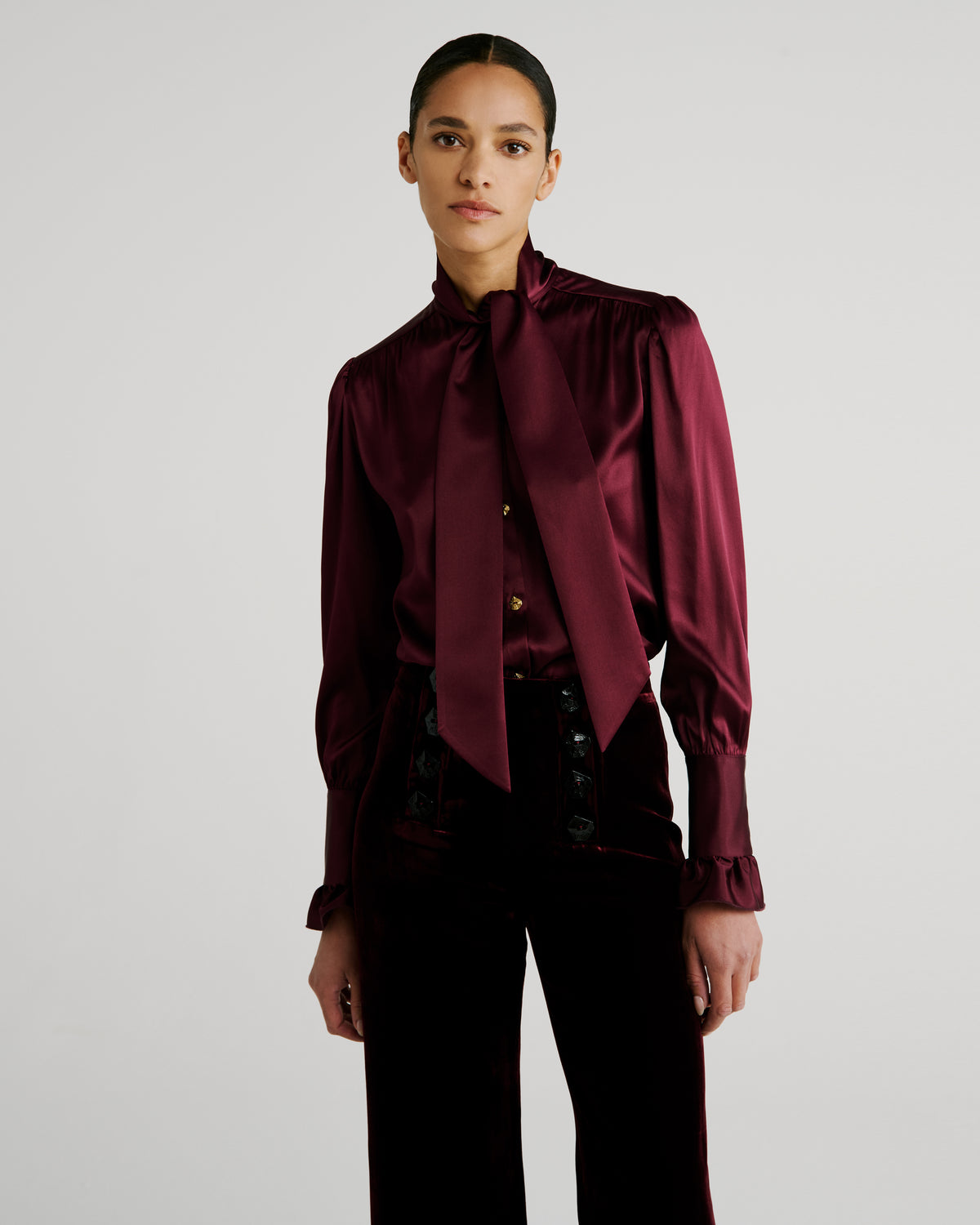 Davinhor Trousers in burgundy Silk Velvet