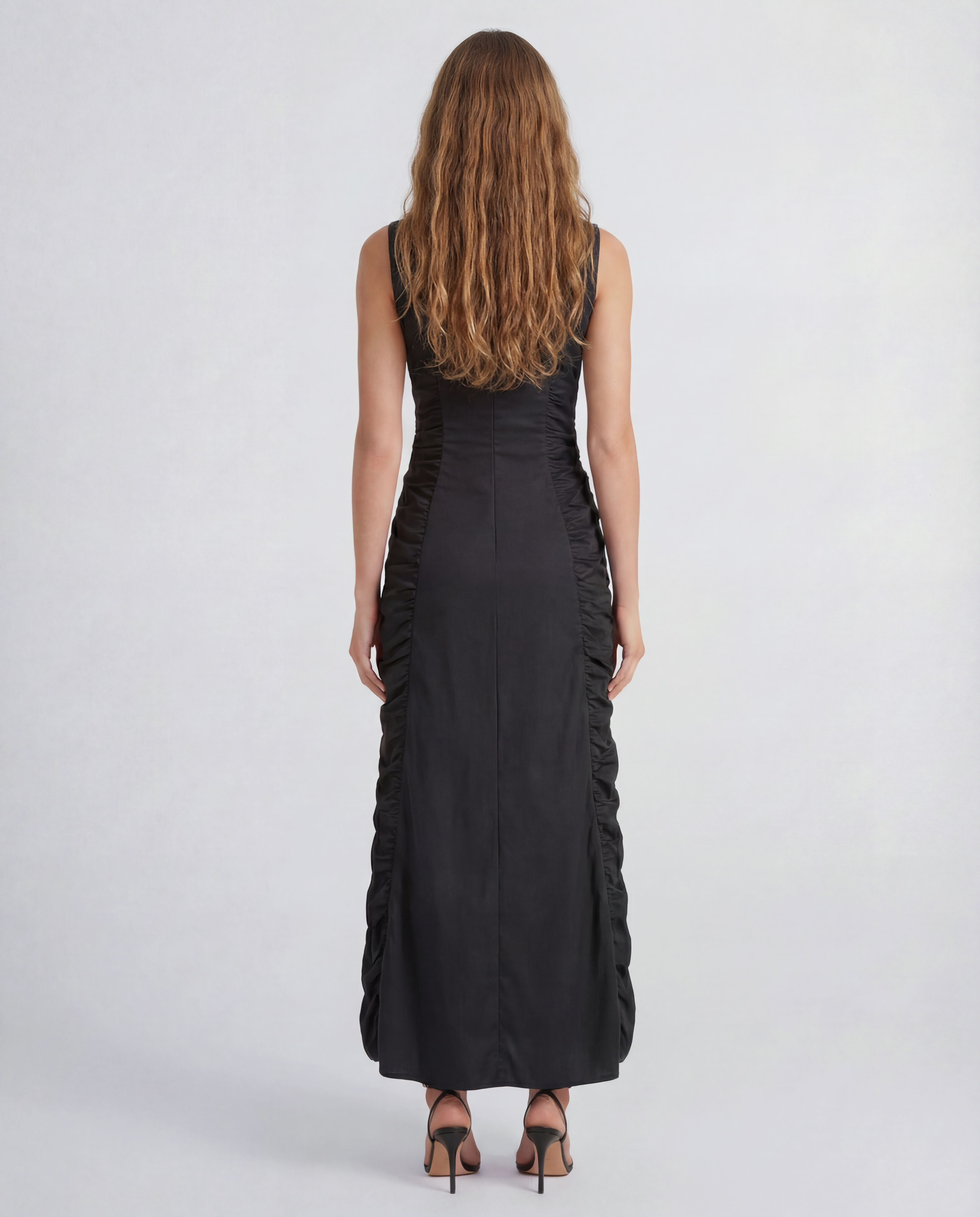 Colony dress in cotton with a sculptural ruched silhouette