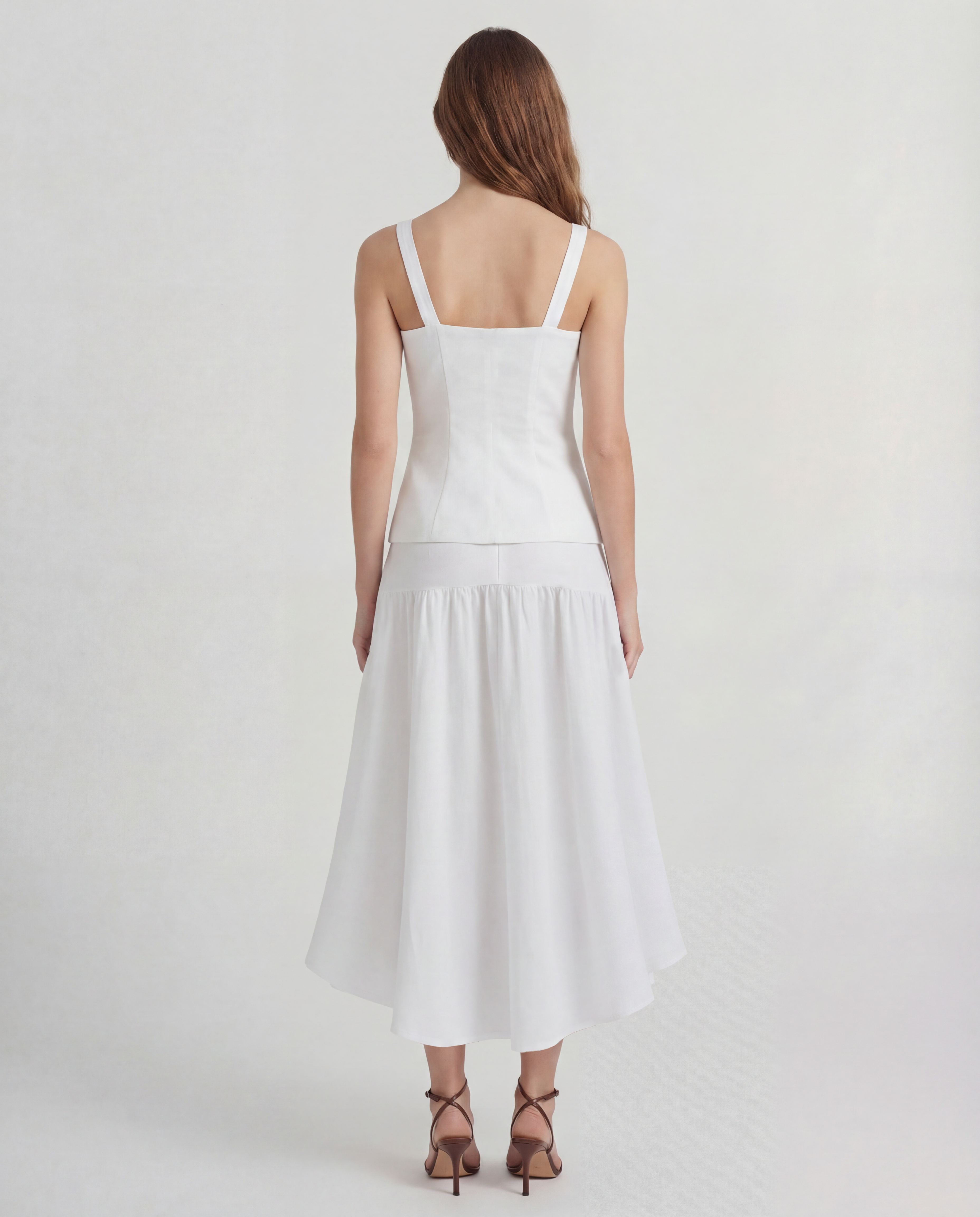 Henriette linen top with a sculptural sweetheart neckline