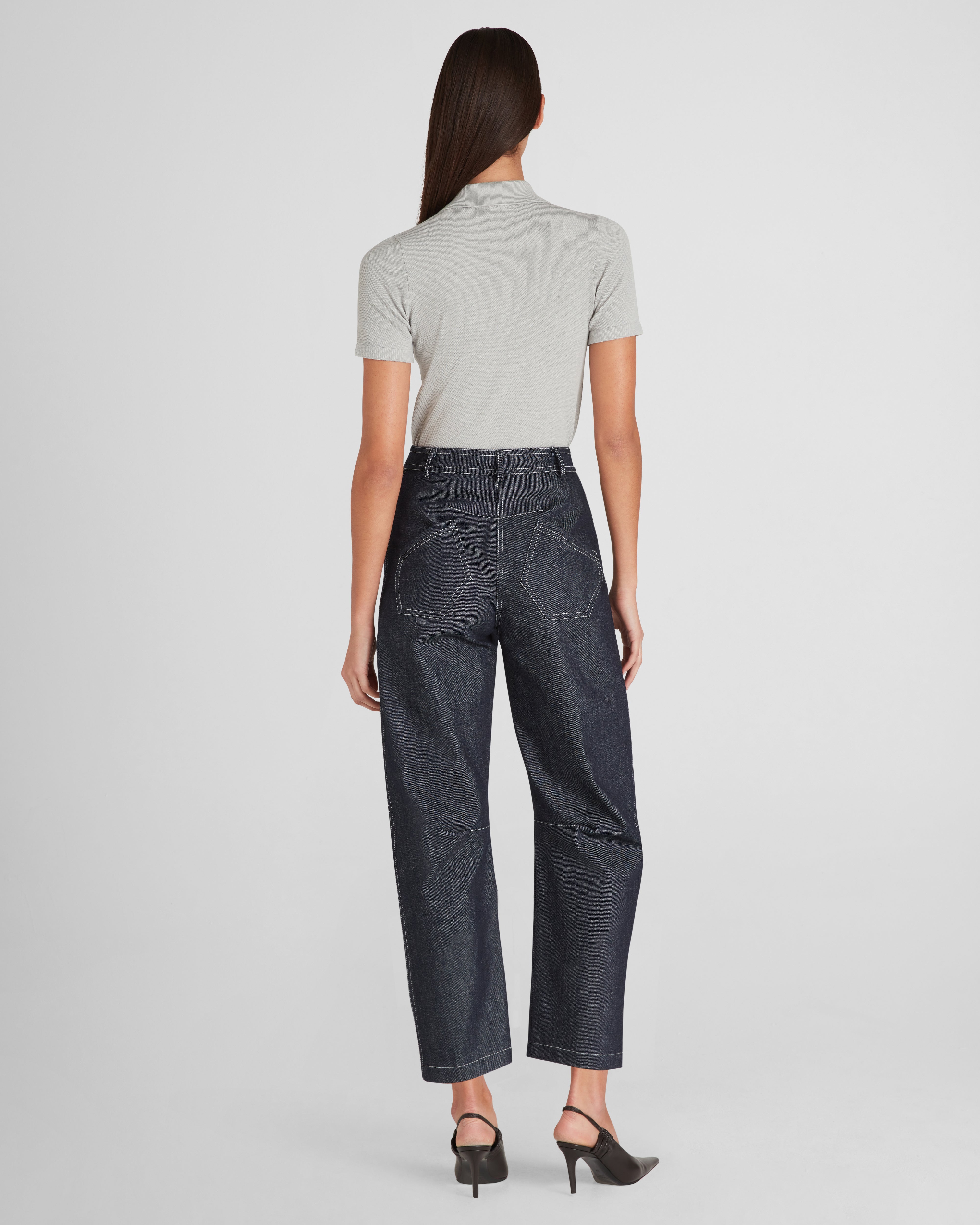 Andy jeans in organic denim with a sculptural barrel leg