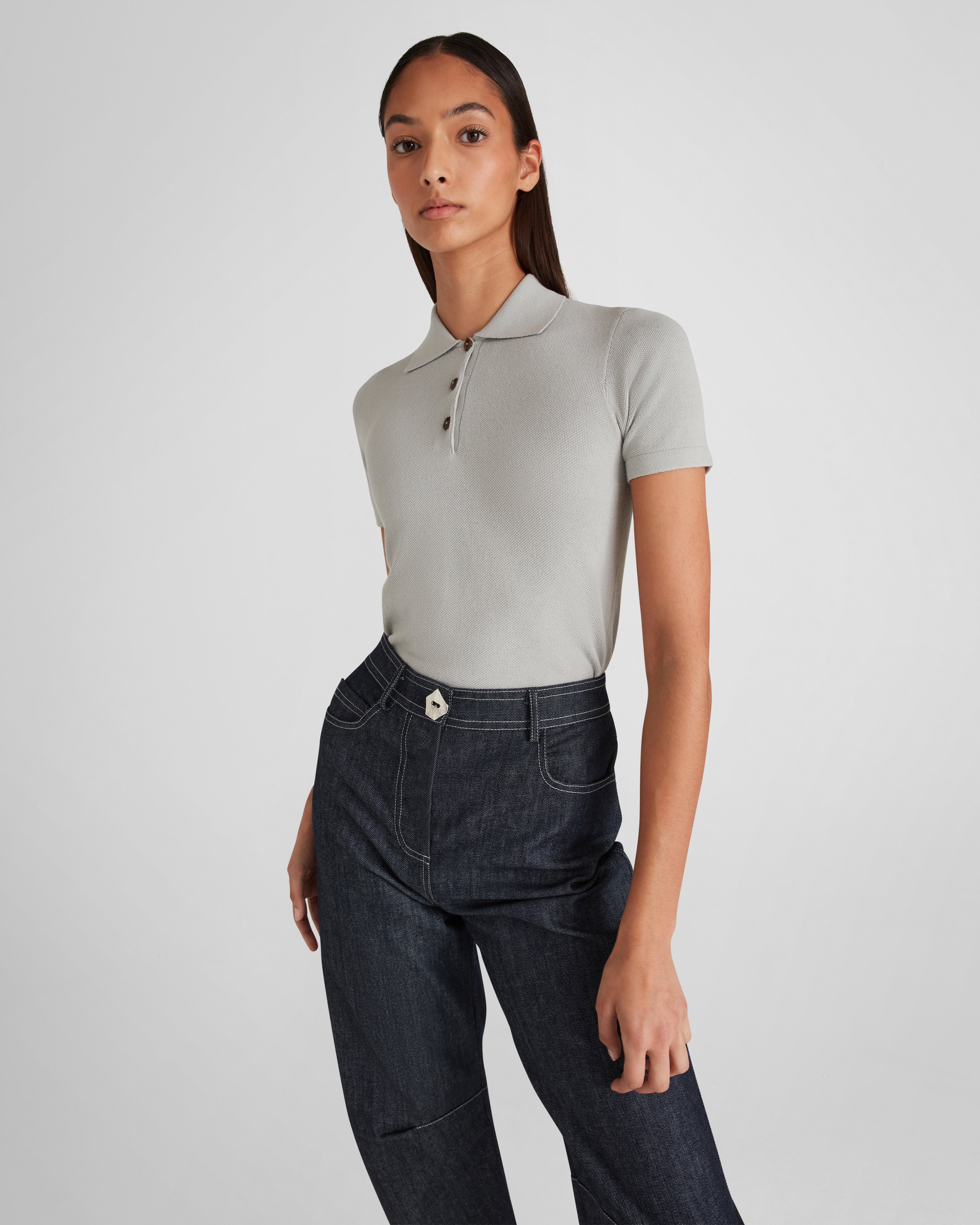 Andy jeans in organic denim with a sculptural barrel leg