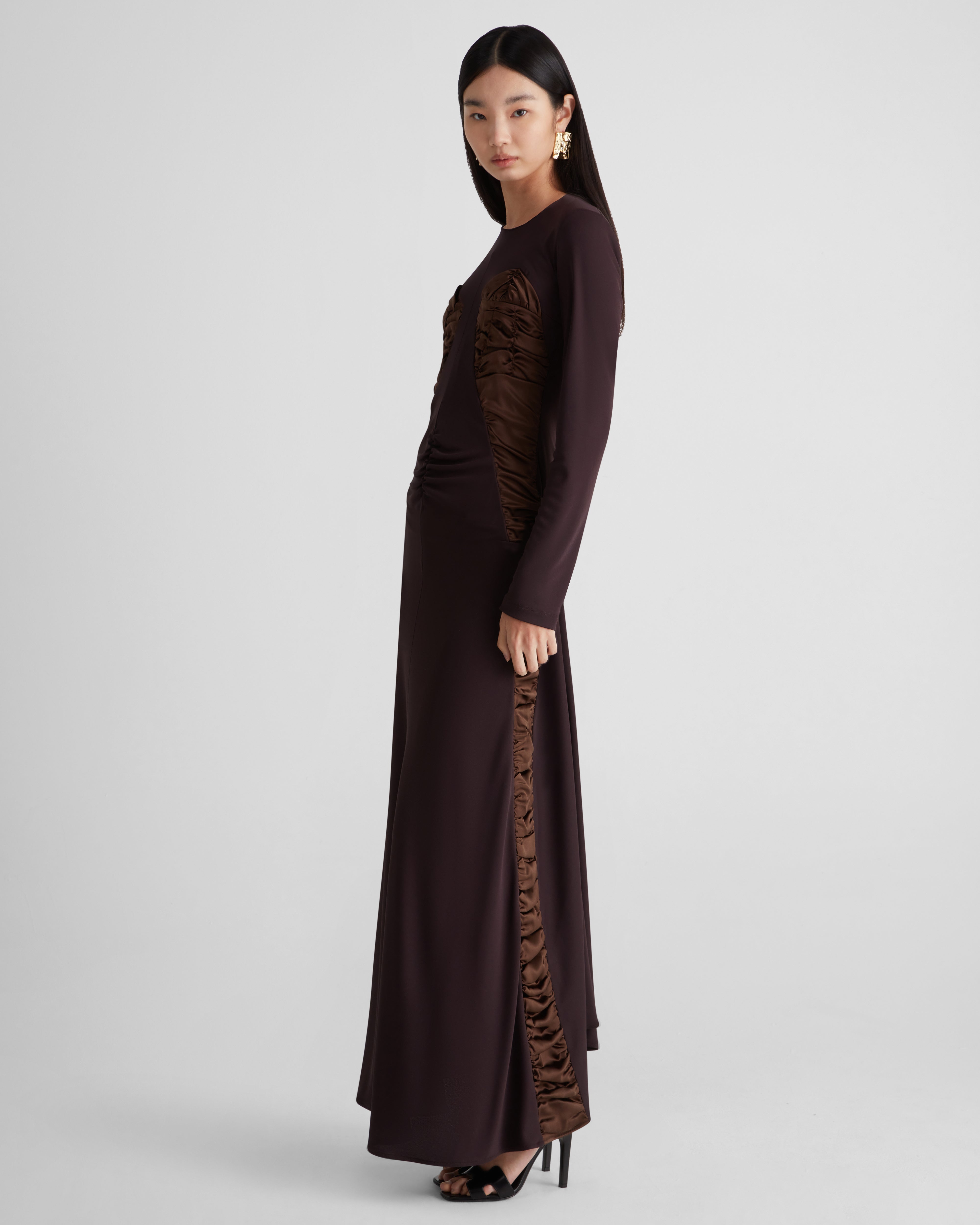 Mengoni evening dress in sculptural crepe and ruched silk