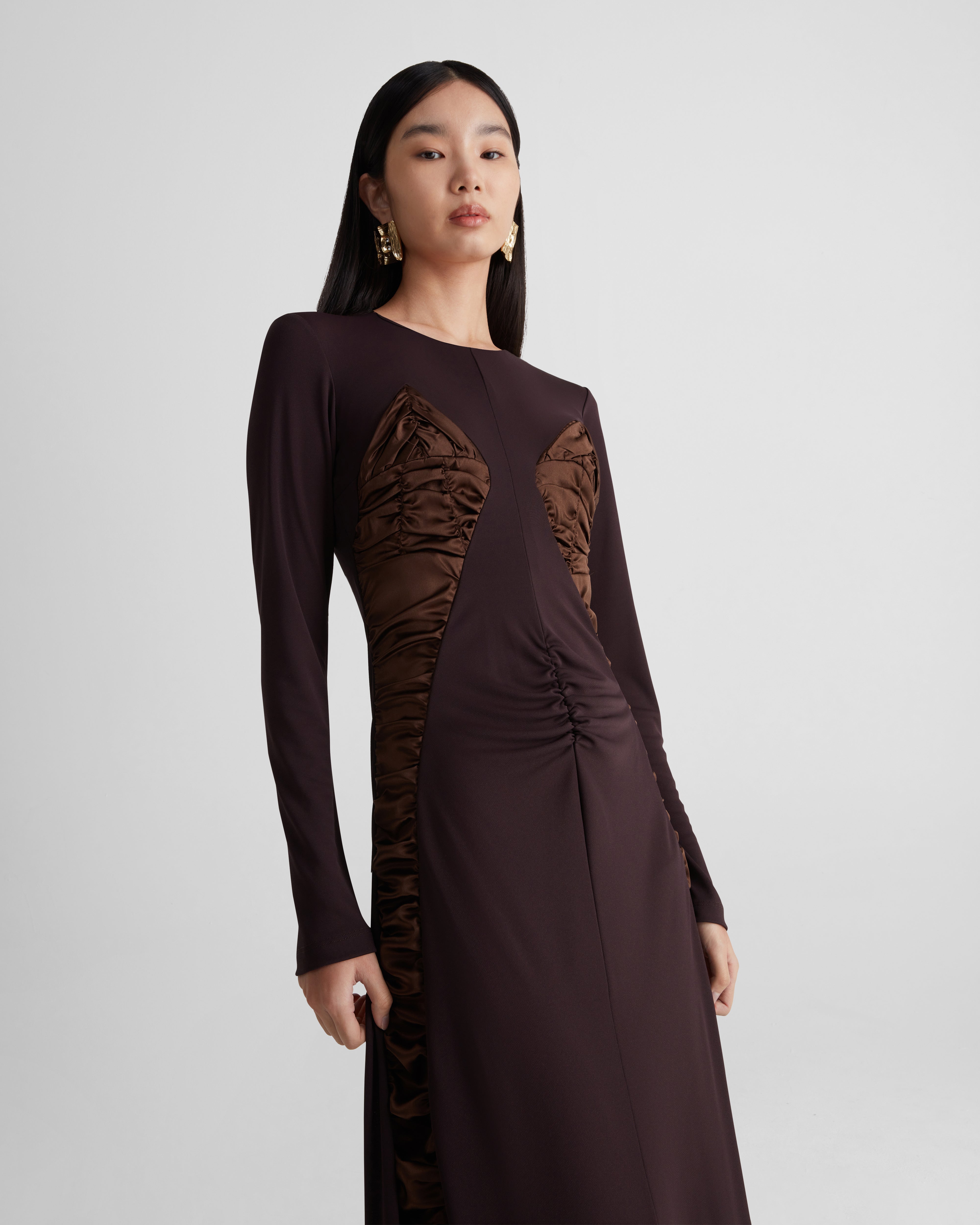 Mengoni evening dress in sculptural crepe and ruched silk