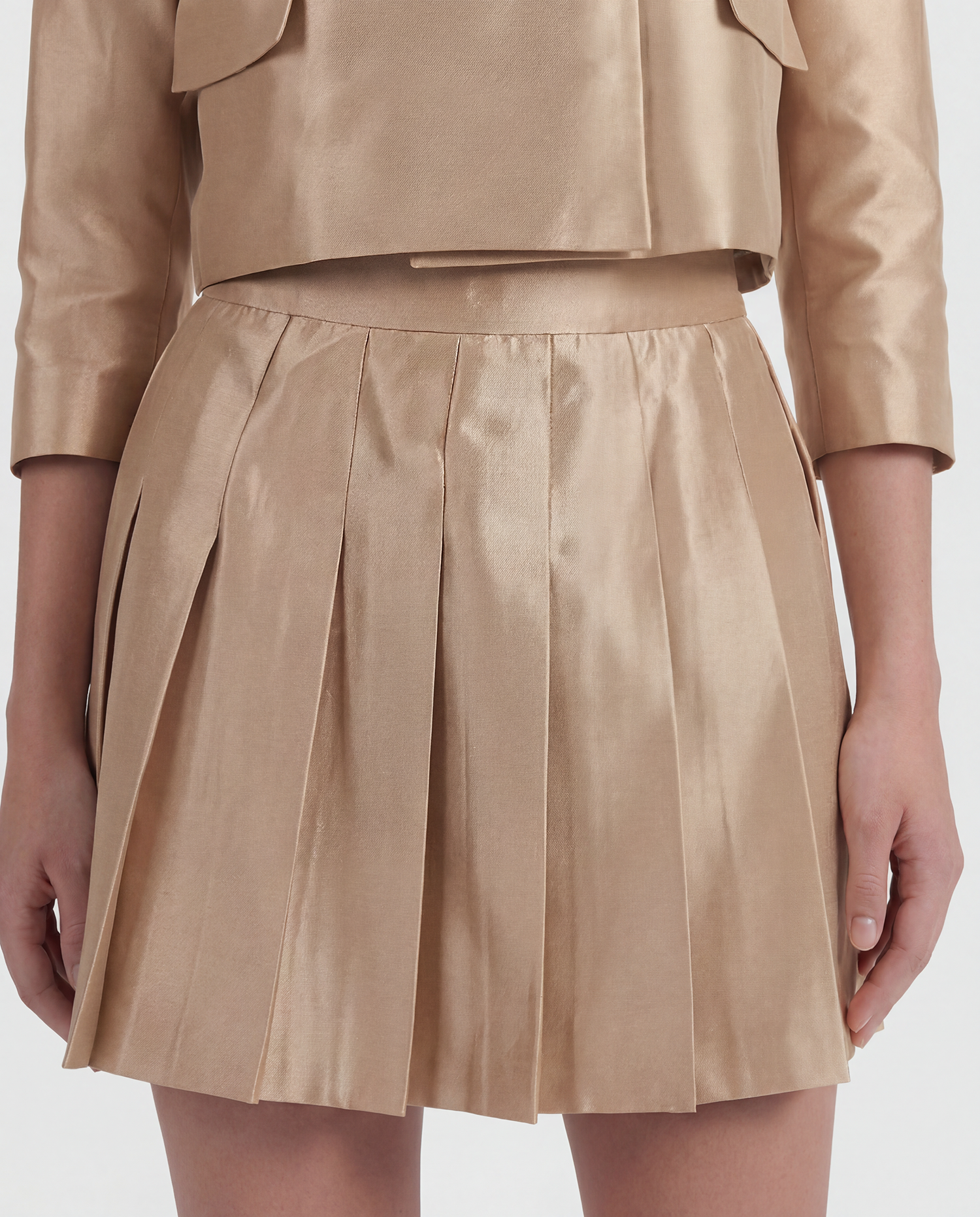 Hovel skort in silk mikado with sculptural pleats