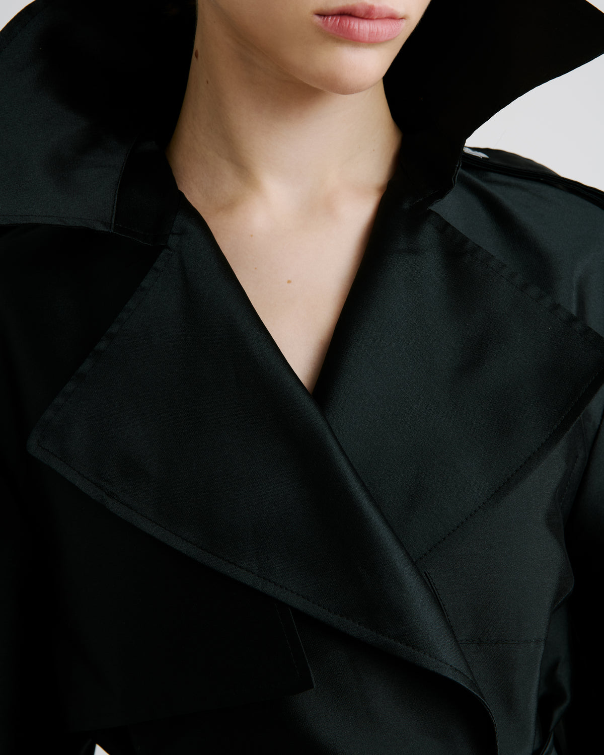 Norah Trench Coat in black Silk Mikado