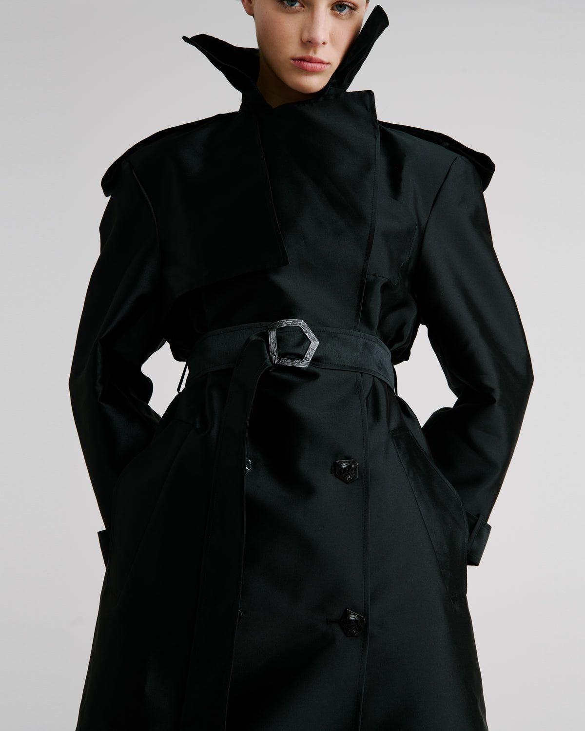 Norah Trench Coat in black Silk Mikado