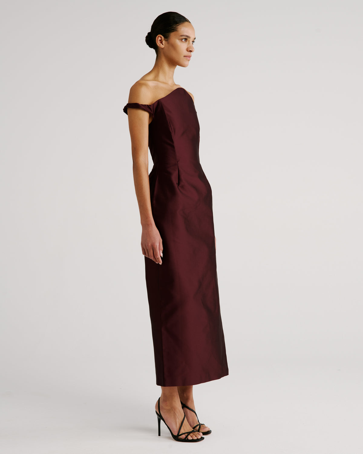 Finali Dress in burgundy Silk Mikado