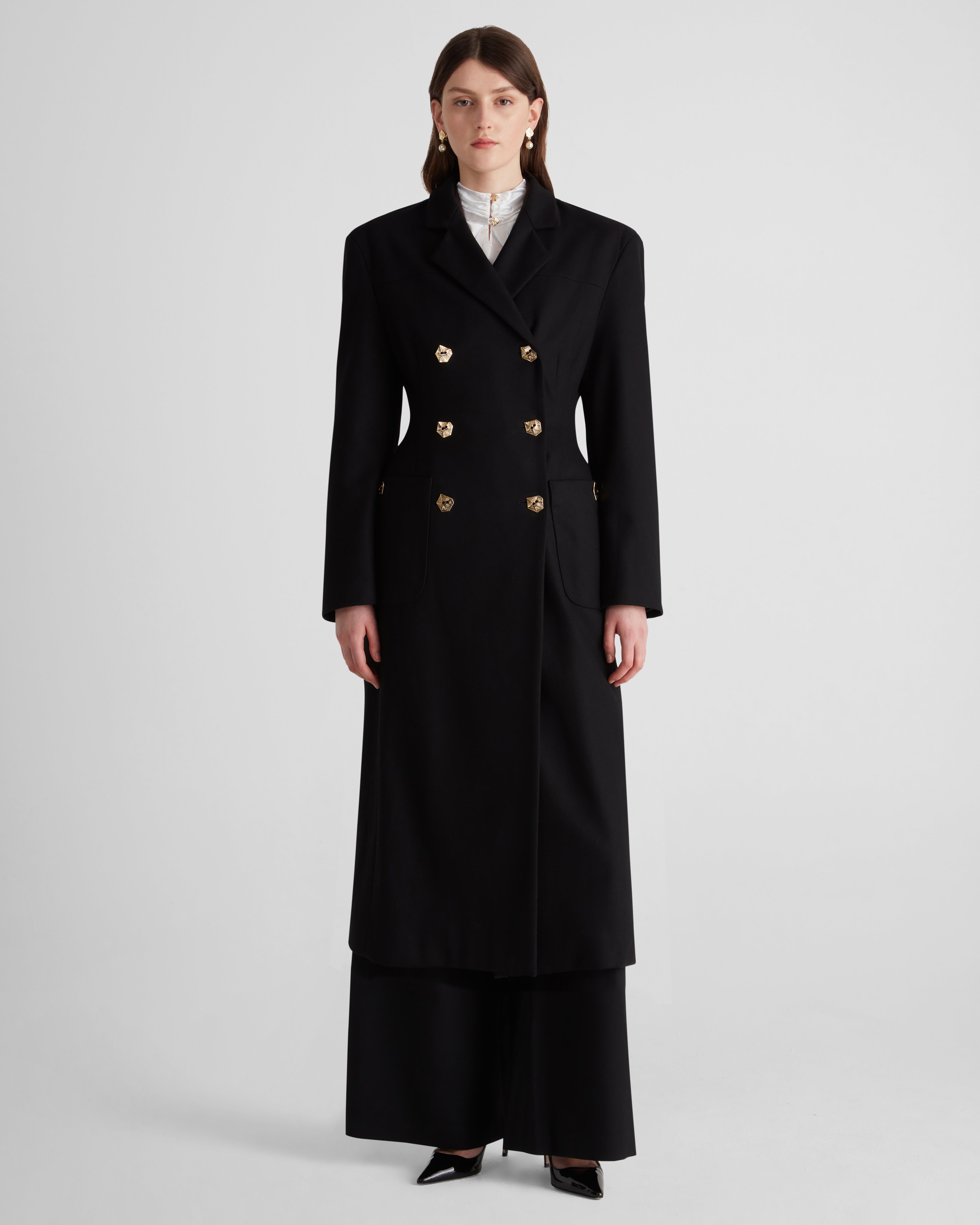 Carducci coat in a cashmere blend with structured intent