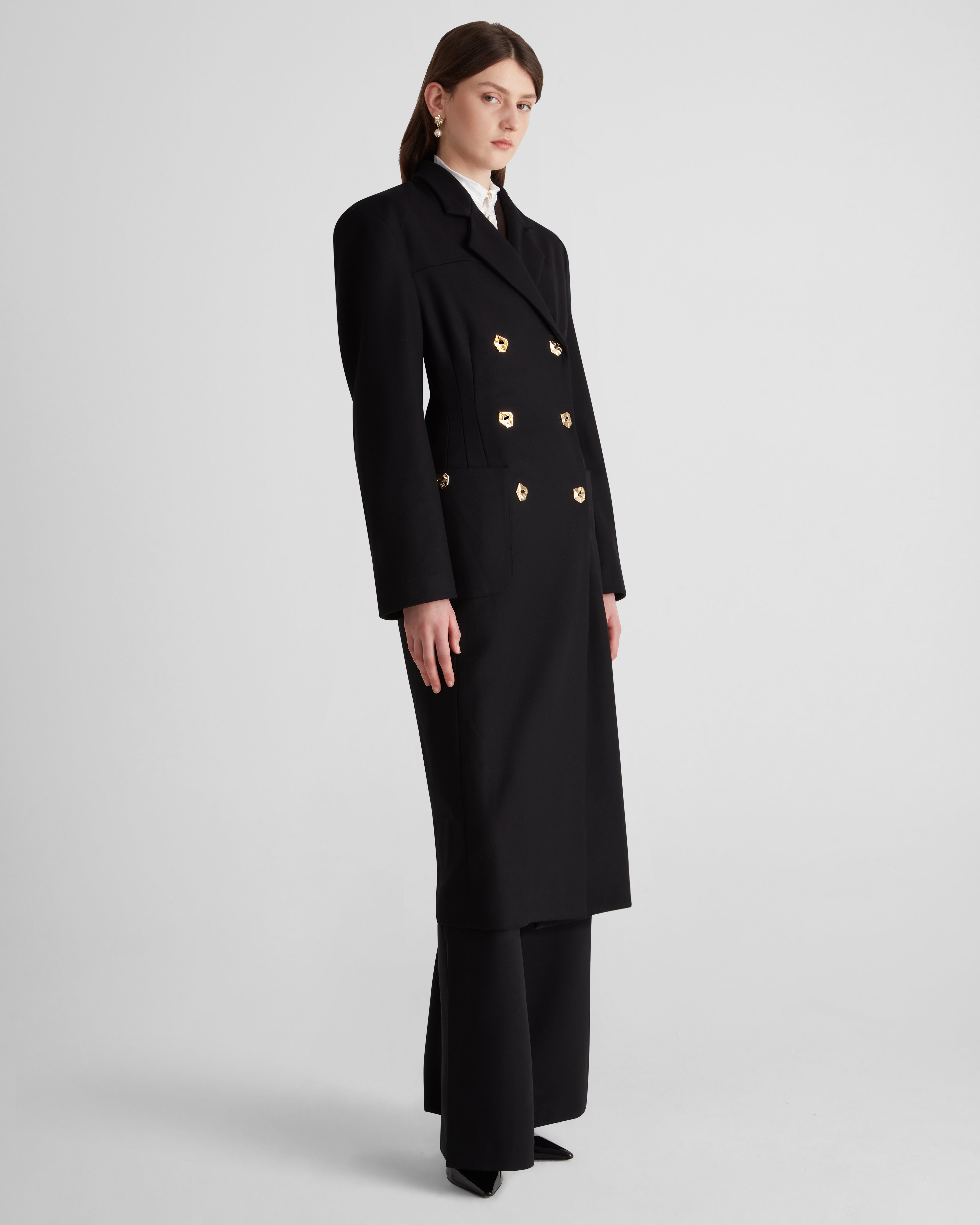 Carducci coat in a cashmere blend with structured intent