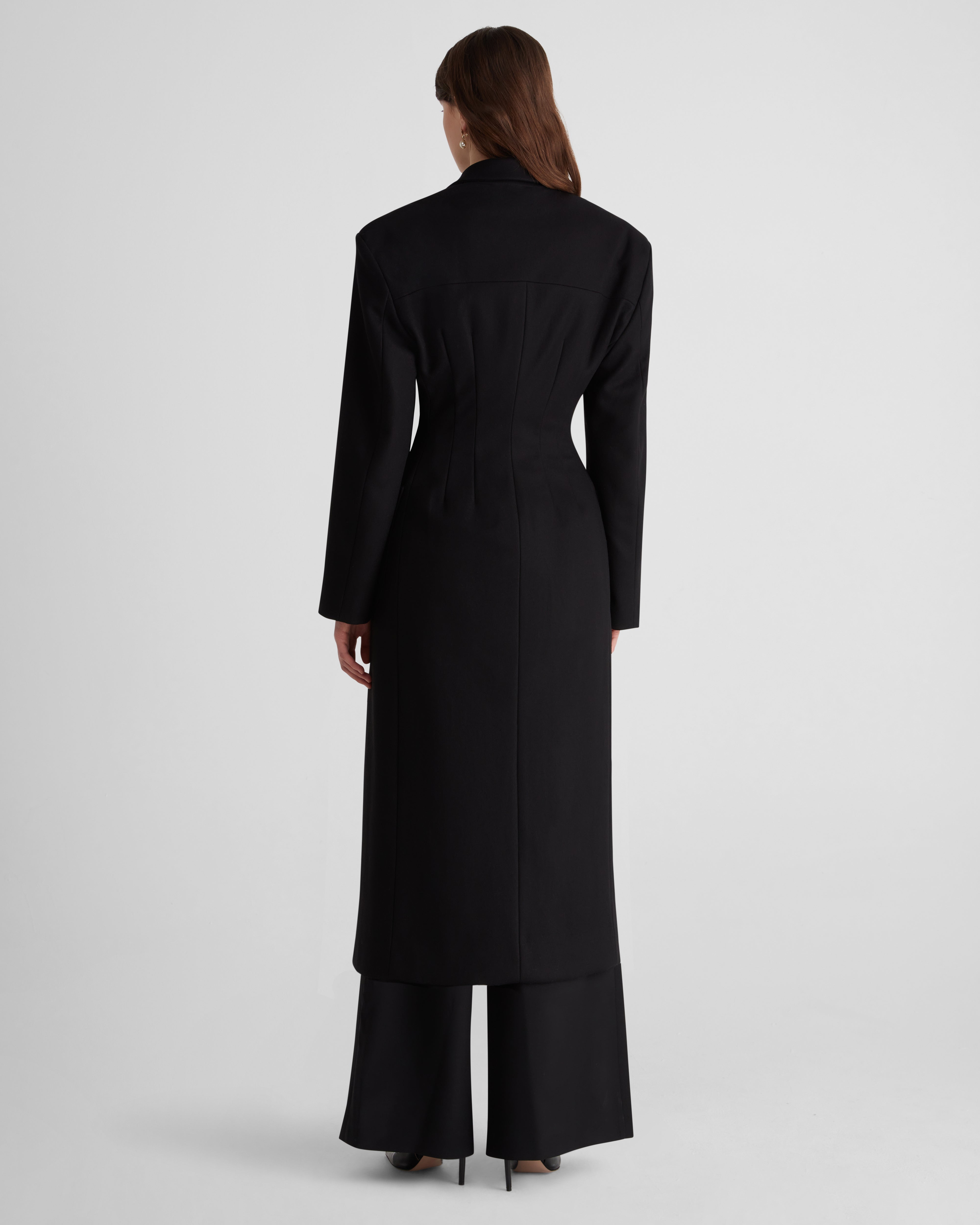 Carducci coat in a cashmere blend with structured intent
