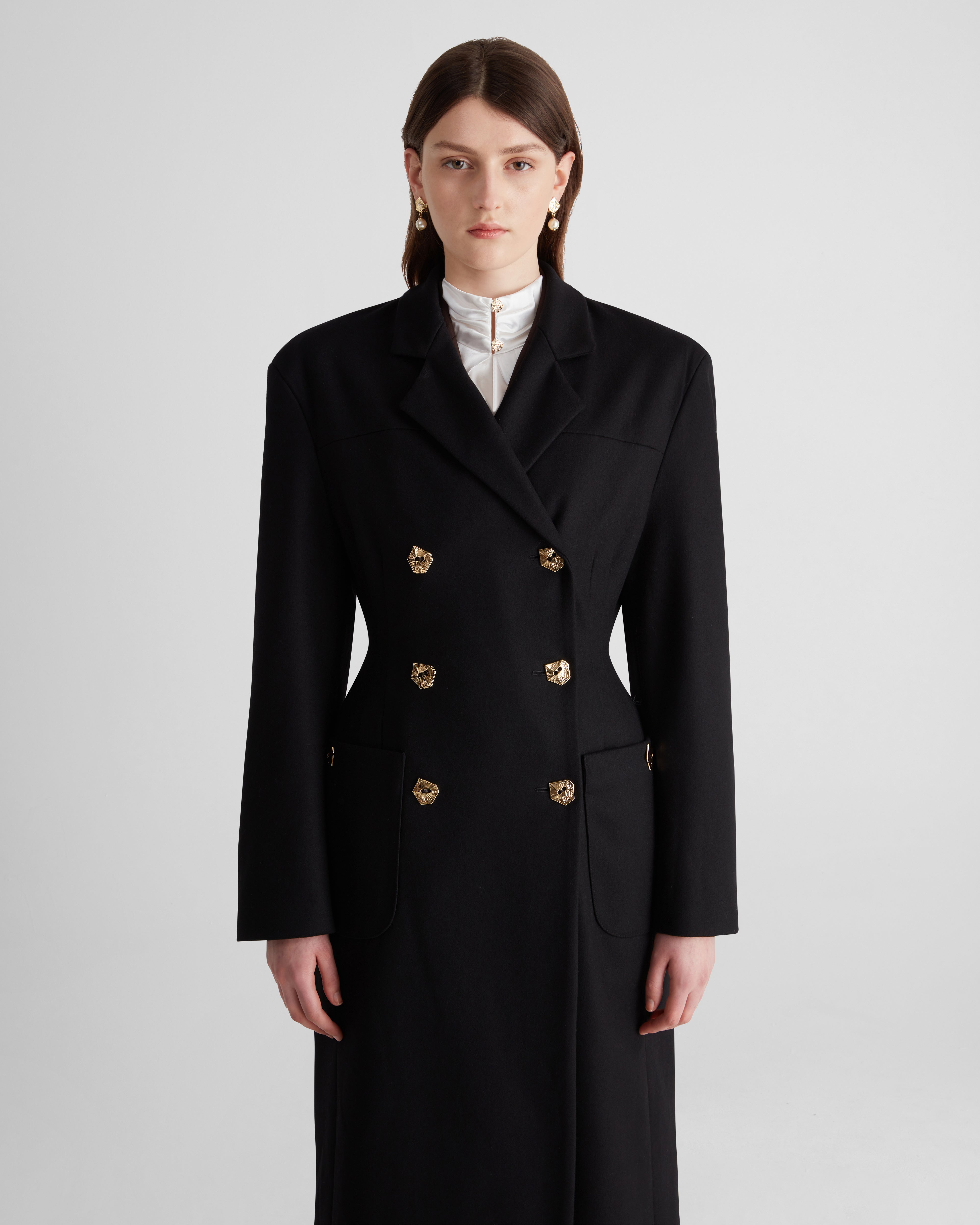 Carducci coat in a cashmere blend with structured intent